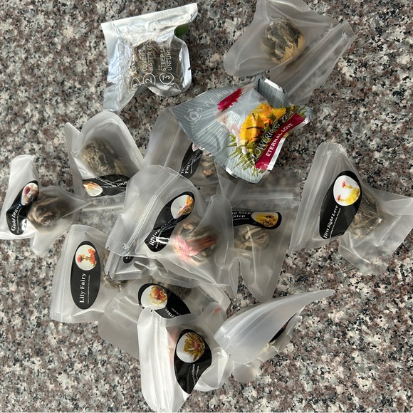 Glass Teapot with Infuser & Individually Packaged Teas - Picture 5 of 16